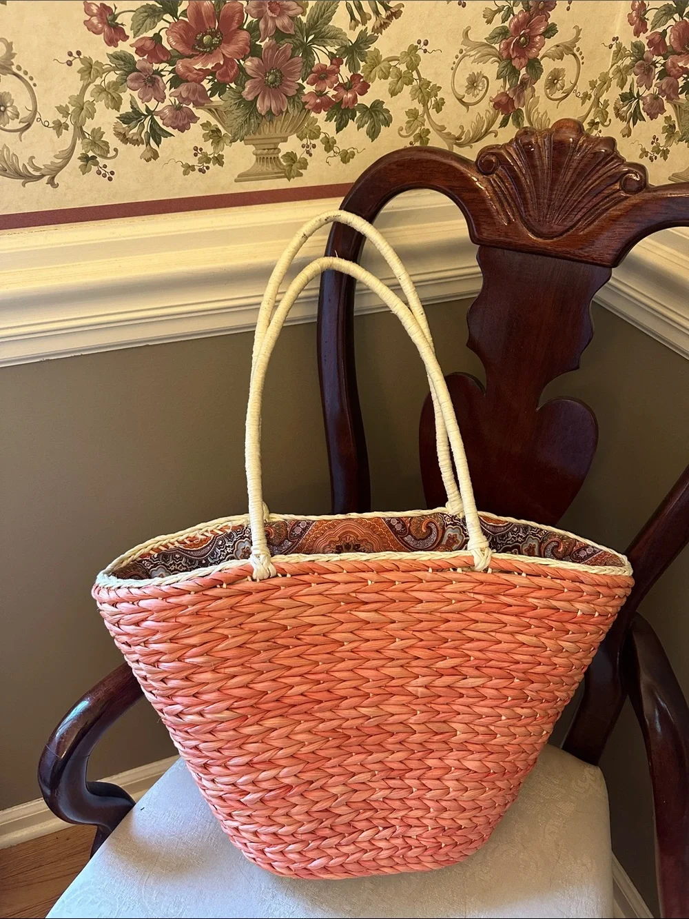 Fun vintage straw summer, beach bag, tote w/paisley lining